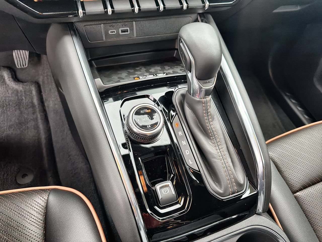 2026 GMC Canyon AT4 - Photo 14