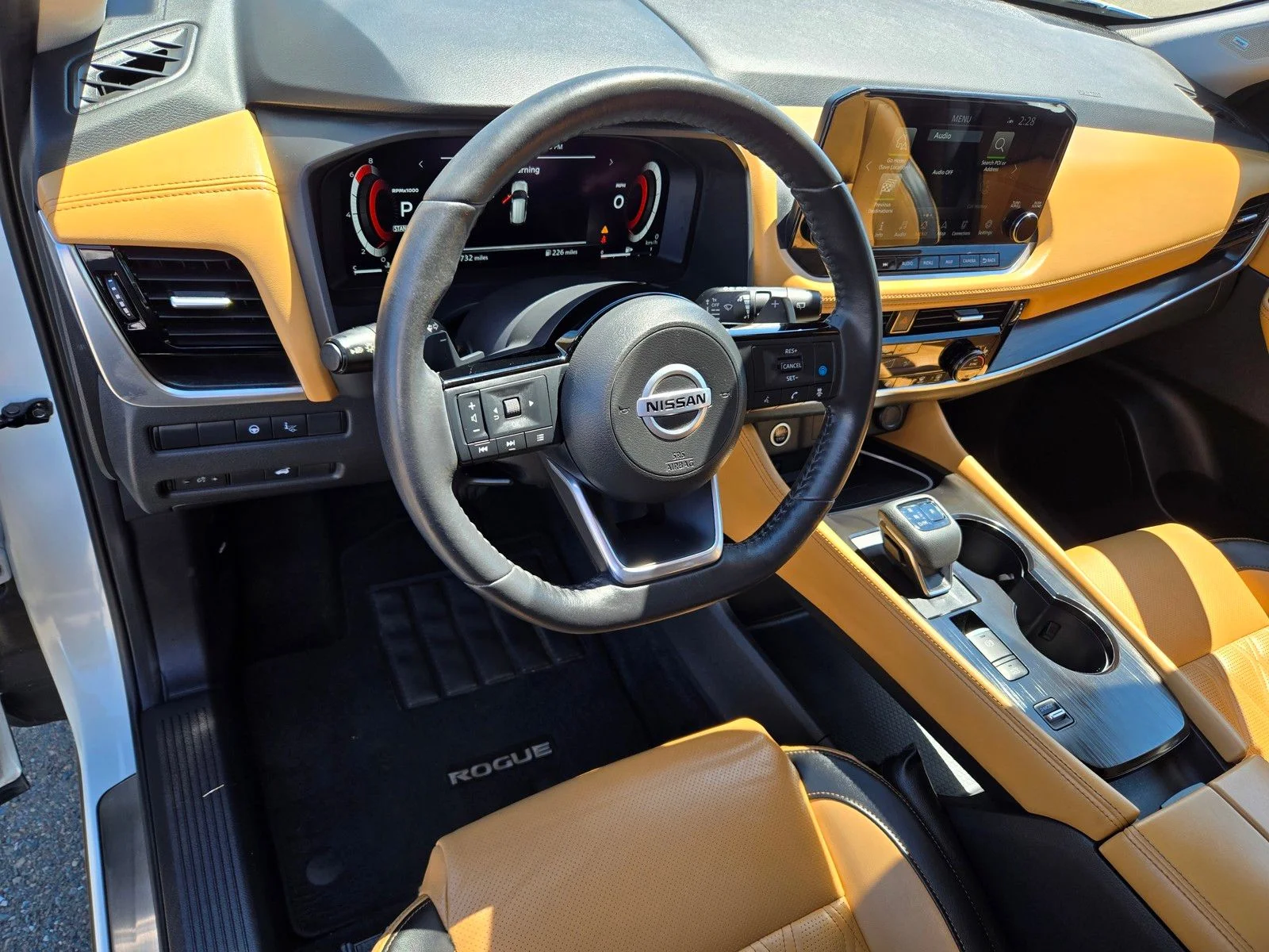 Used 2021 Pearl White Tricoat Nissan Platinum image 18