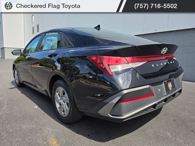 Used 2025 Abyss Black Hyundai SE image 3
