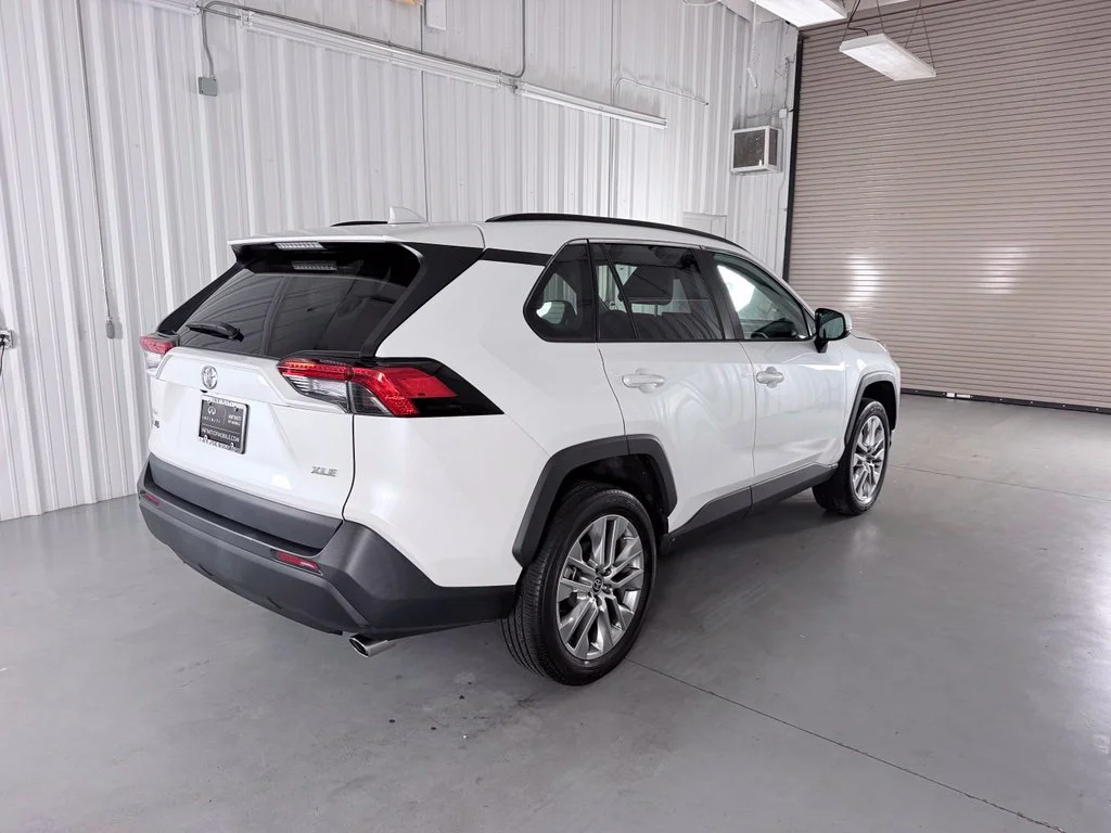 Used 2023 Beige Toyota XLE Premium image 5