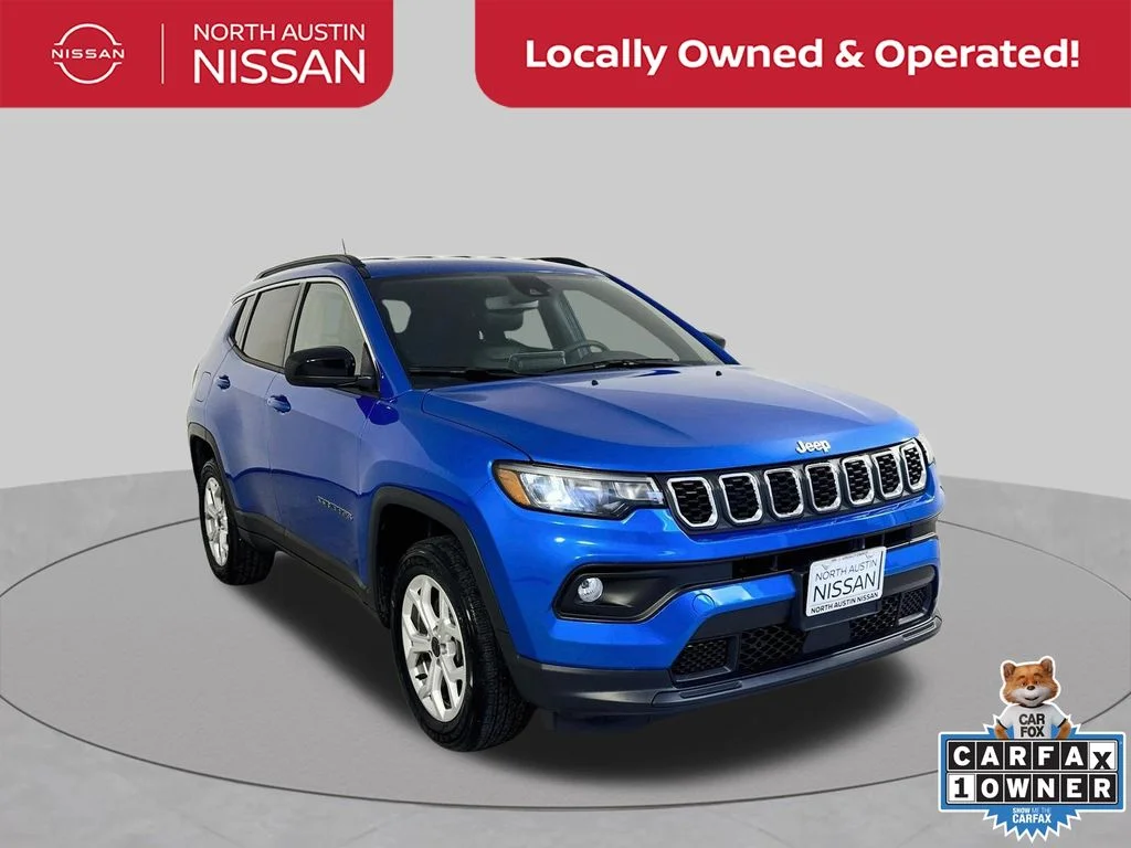 Used 2025 Blue Jeep Latitude image 1