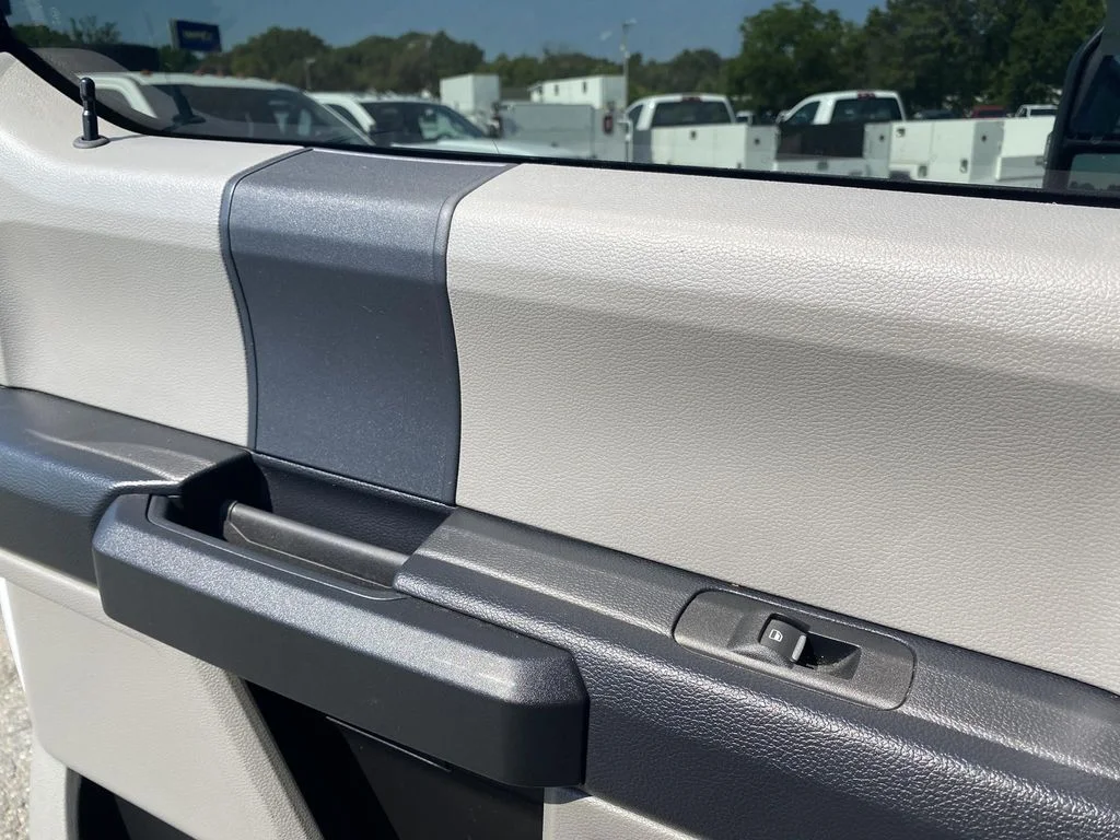 Used 2022 White Ford XL image 38