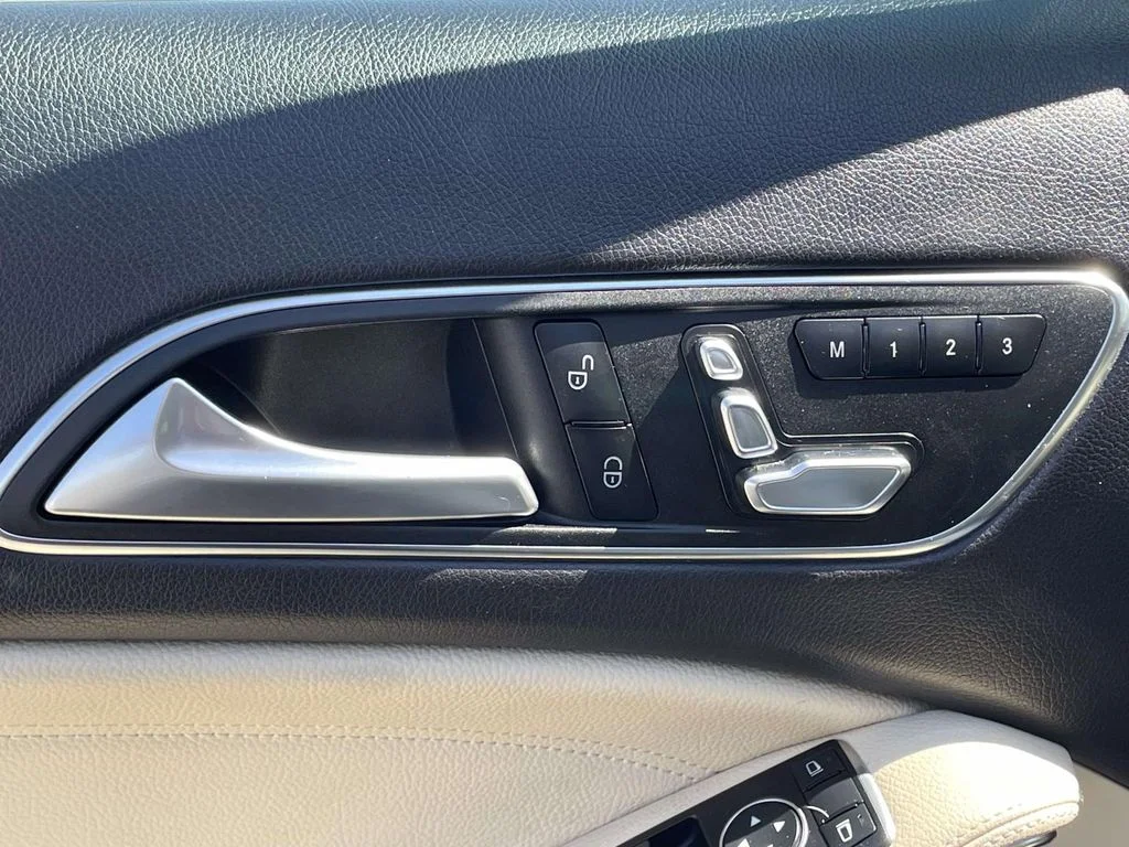 Used 2018 Cirrus White Mercedes-Benz 250 4MATIC® image 7