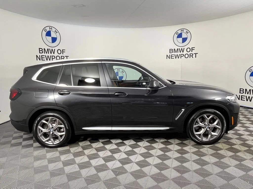 Used 2024 Gray BMW xDrive30i image 7