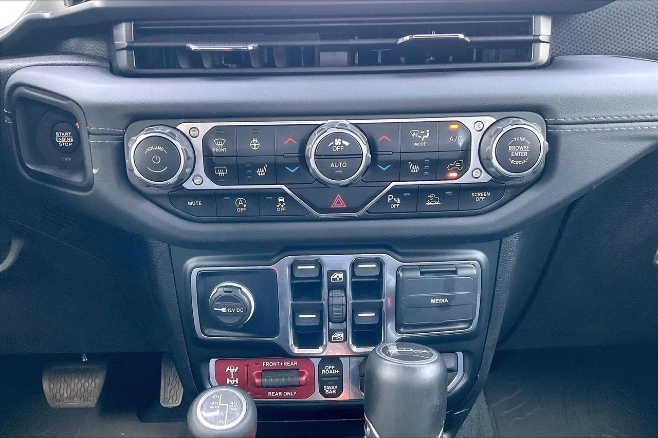 Used 2024 Green Jeep Rubicon image 19