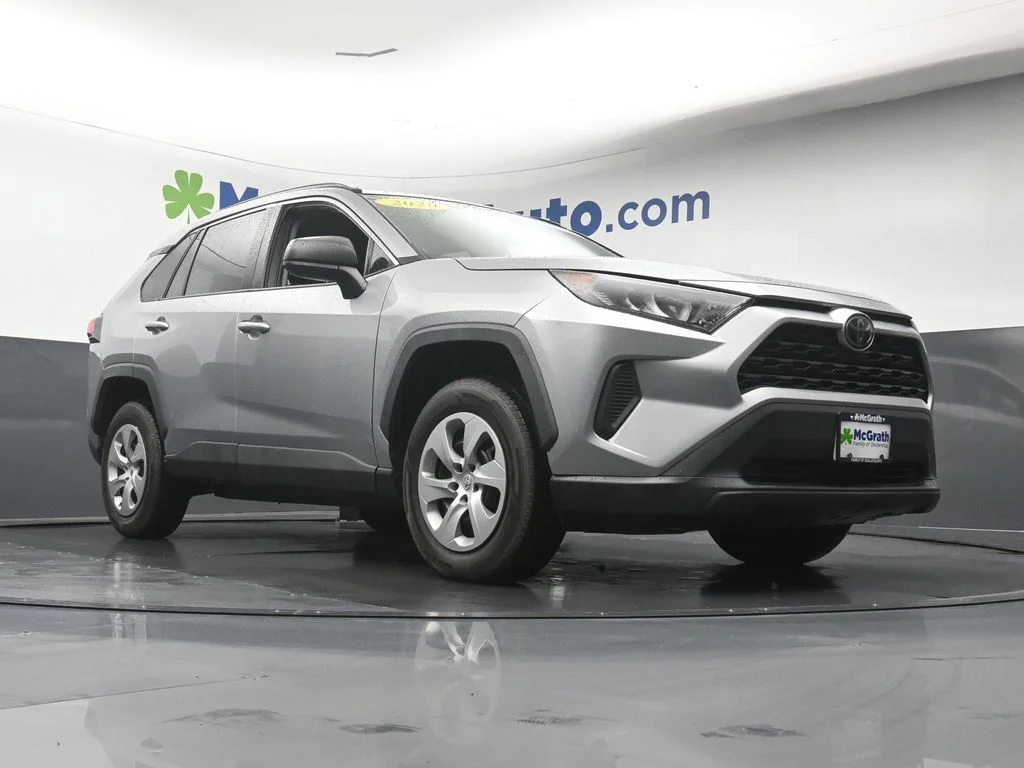 Used 2020 Silver Toyota LE image 27
