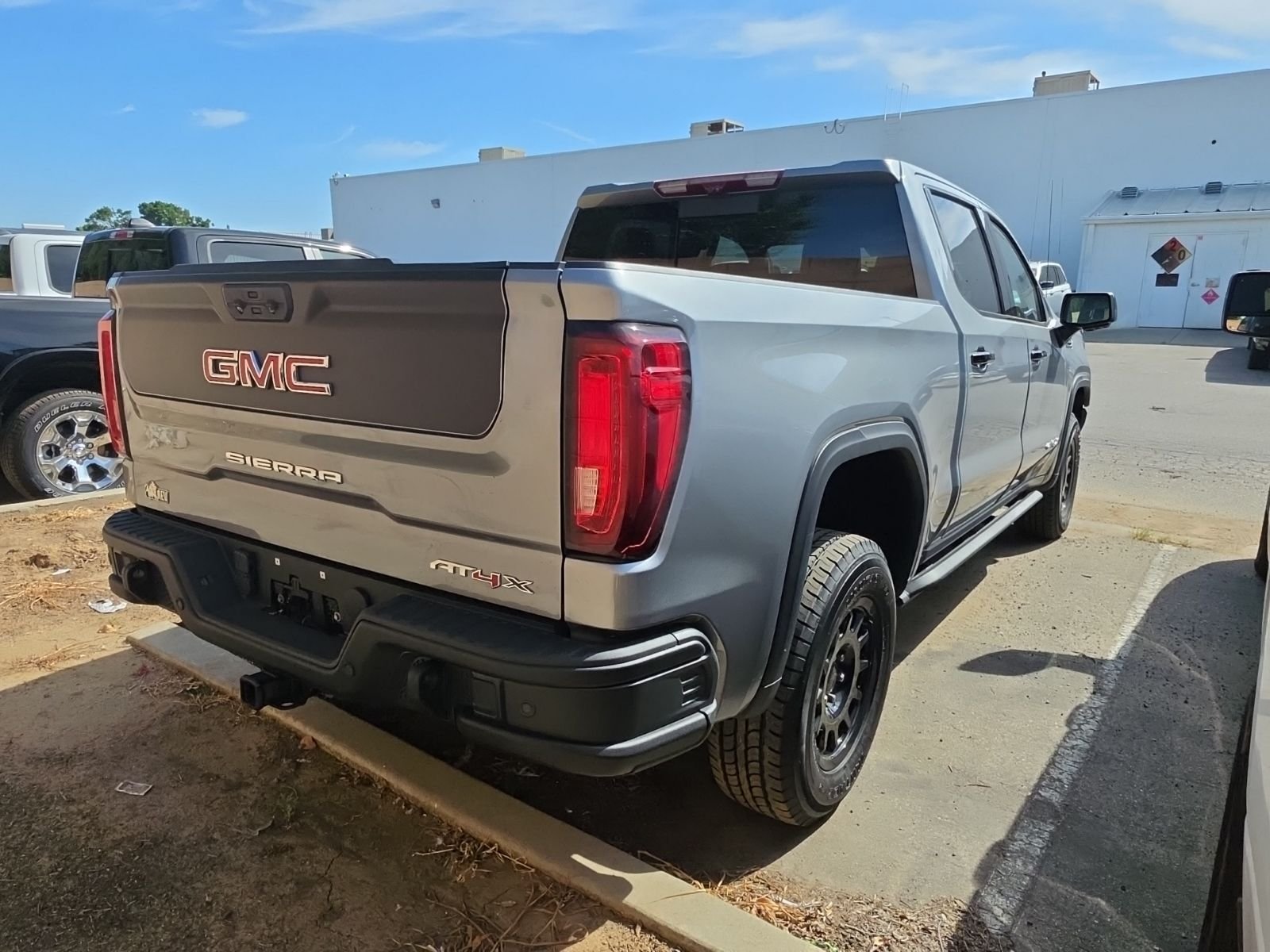 2023 GMC Sierra 1500 AT4X photo 4