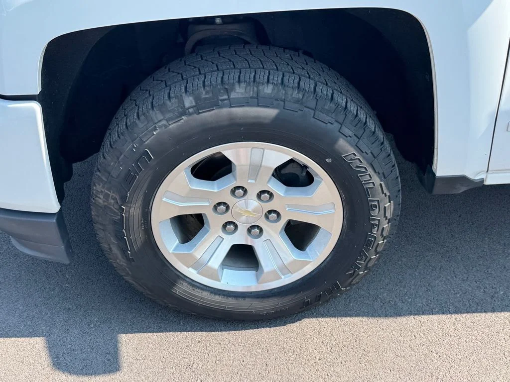 Used 2018 White Chevrolet LT image 14