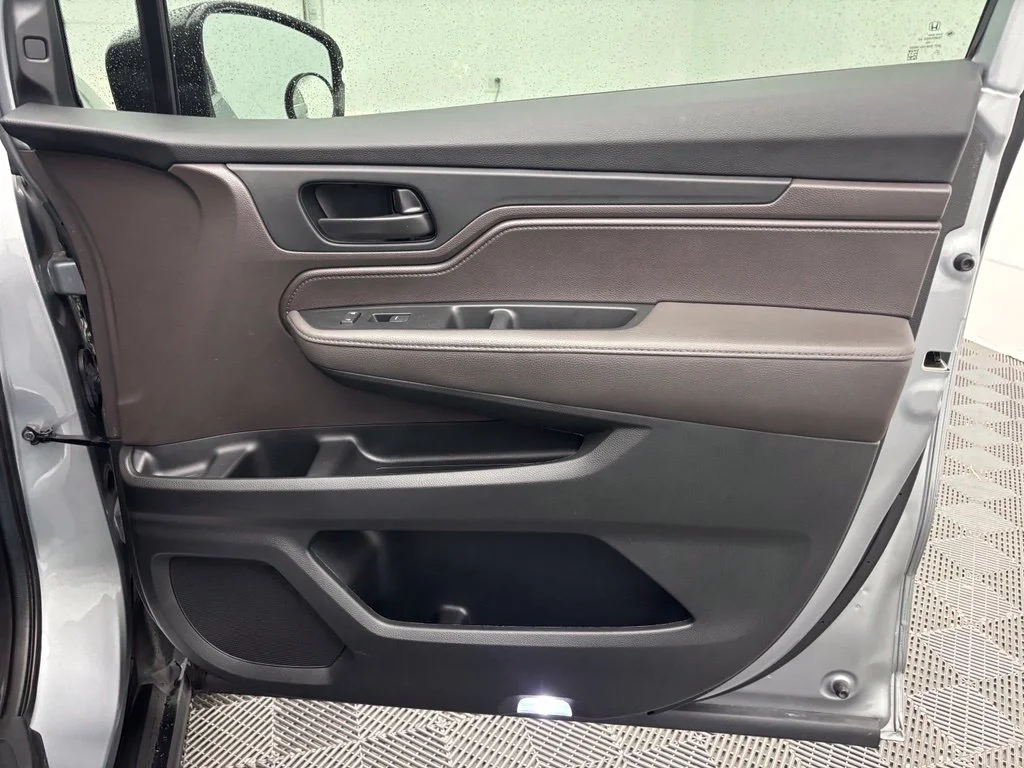 Used 2019 Silver Honda EX-L image 35