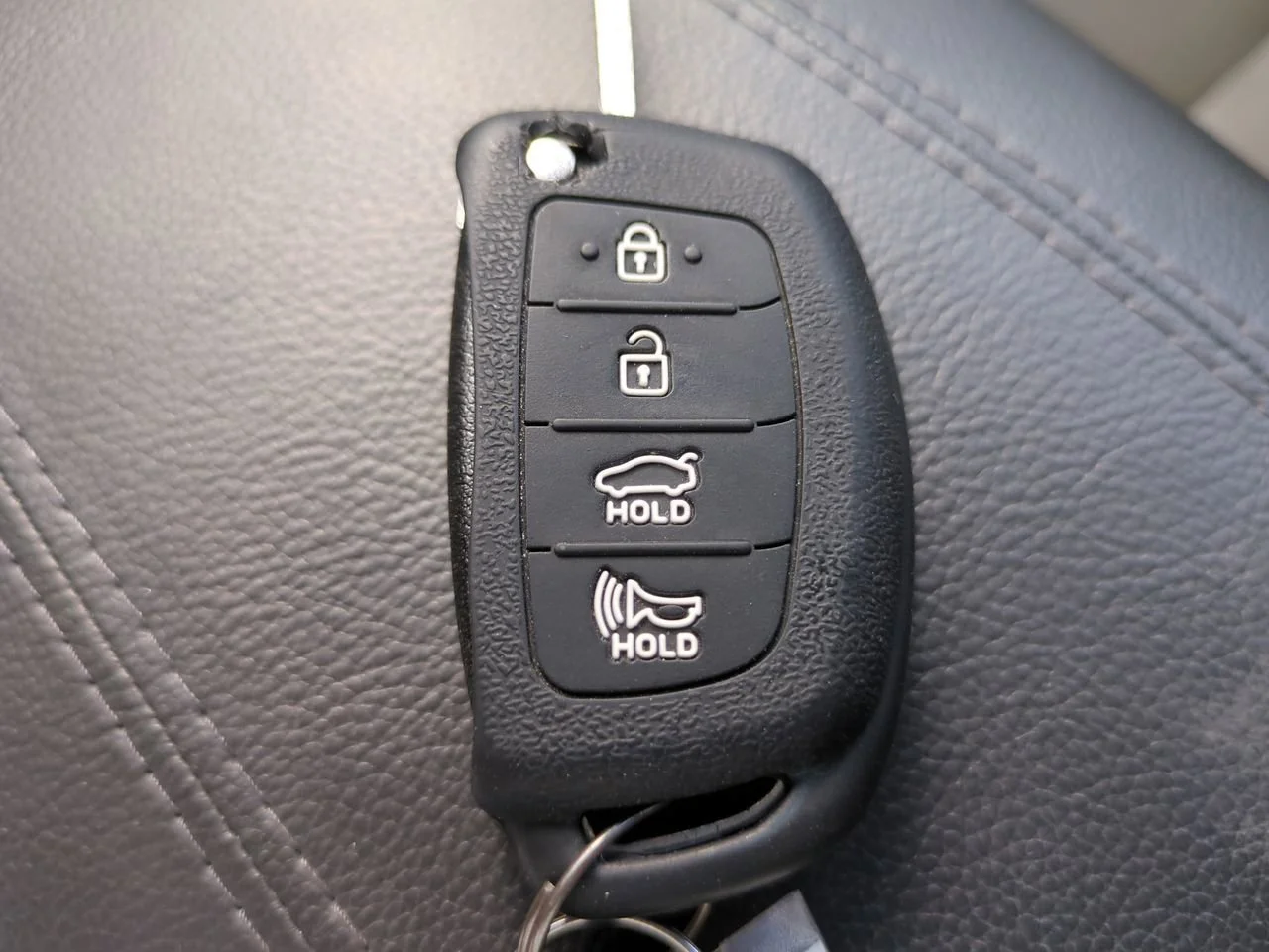 Used 2014 Mineral Gray Hyundai  image 23