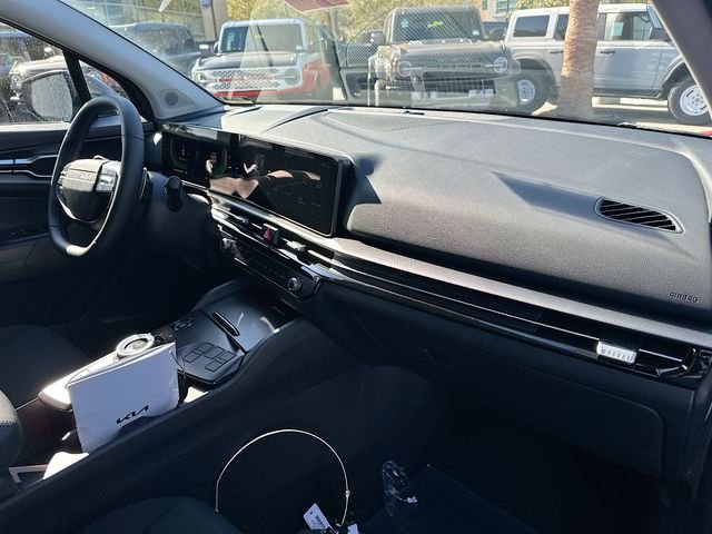 New 2026 Gravity Gray Kia LX image 28