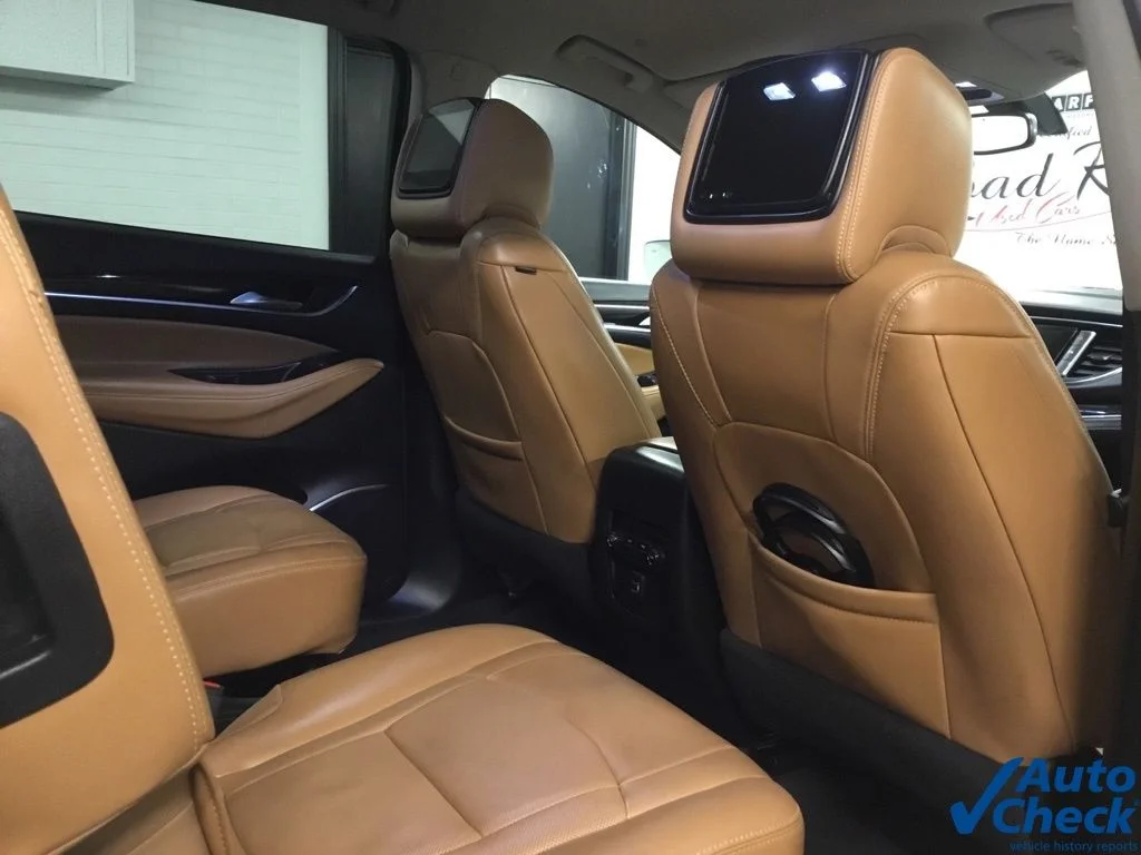 Used 2018 White Buick Essence image 35