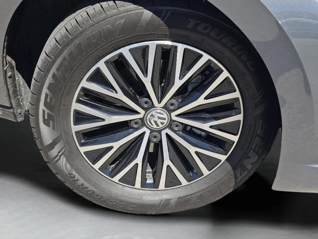 Used 2021 Platinum Gray Metallic Volkswagen 1.4T S image 17
