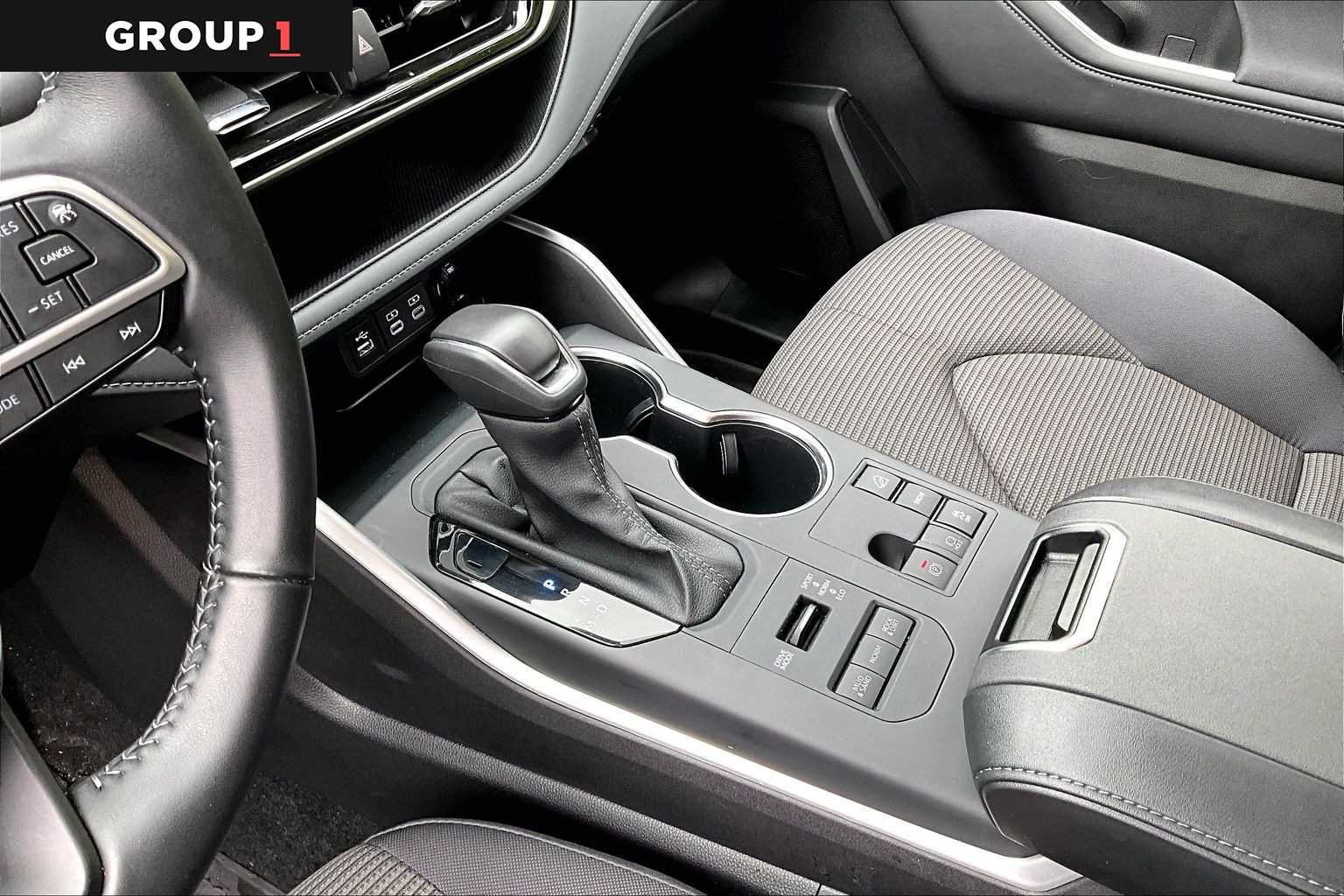 2025 Toyota Highlander LE - Photo 17