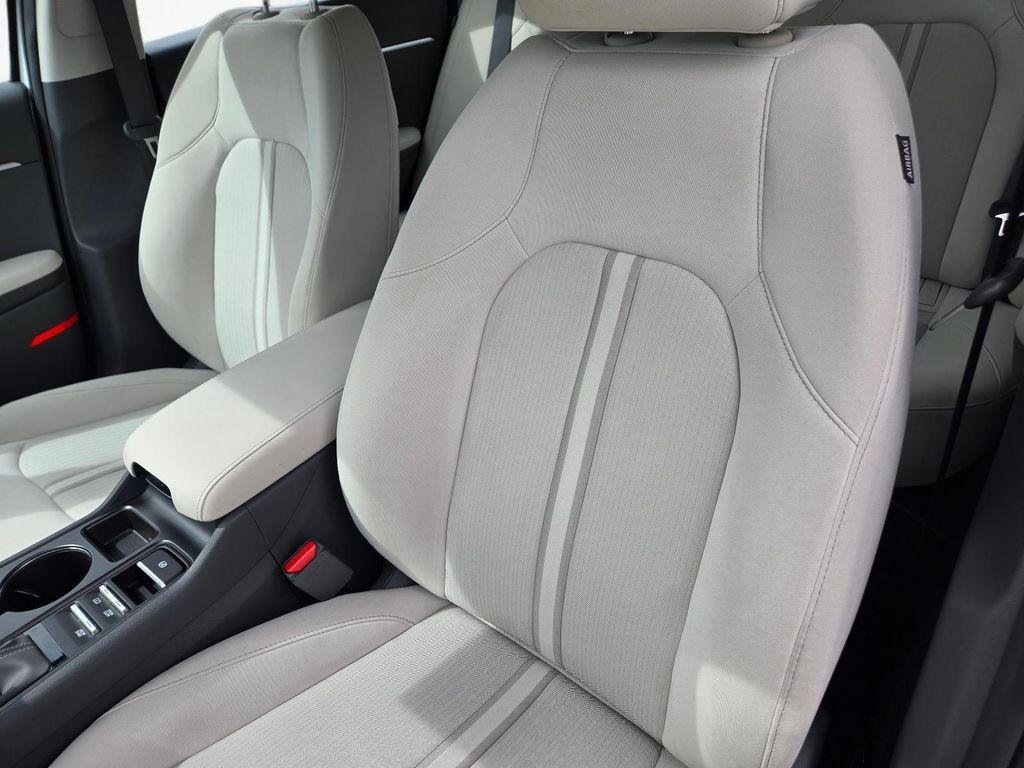 New 2026 White Hyundai SE image 17