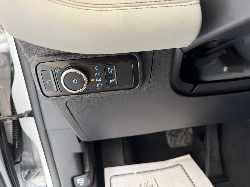 New 2026 Space White Metallic Ford Active image 15
