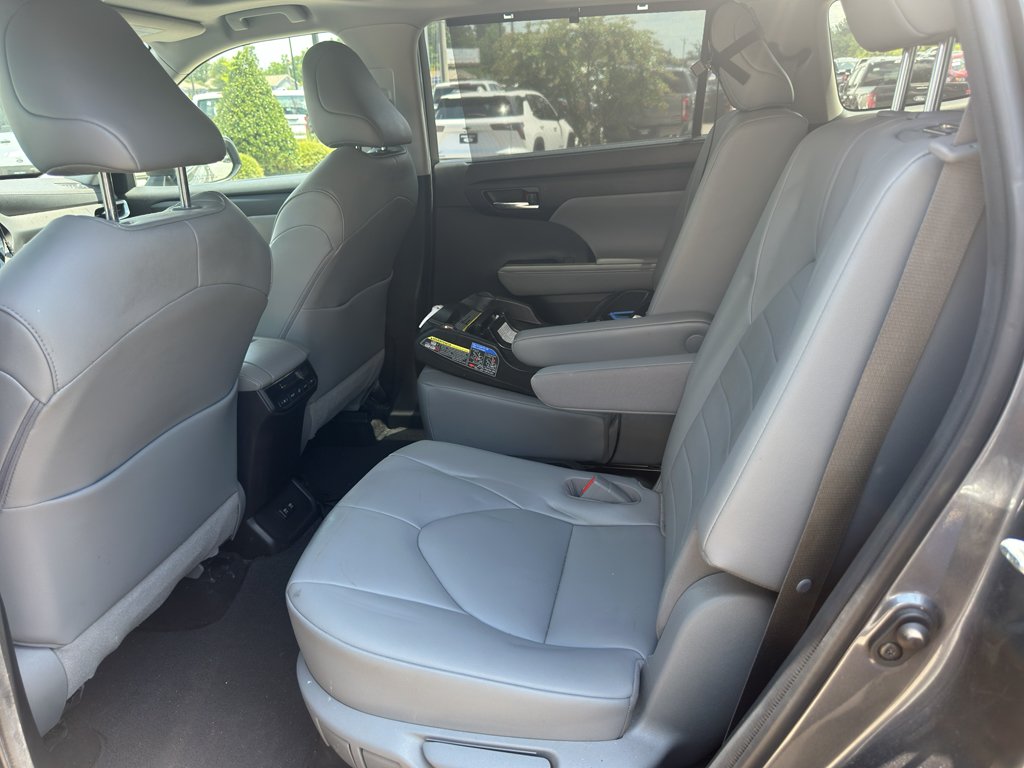 Used 2020 Magnetic Gray Metallic Toyota XLE image 5