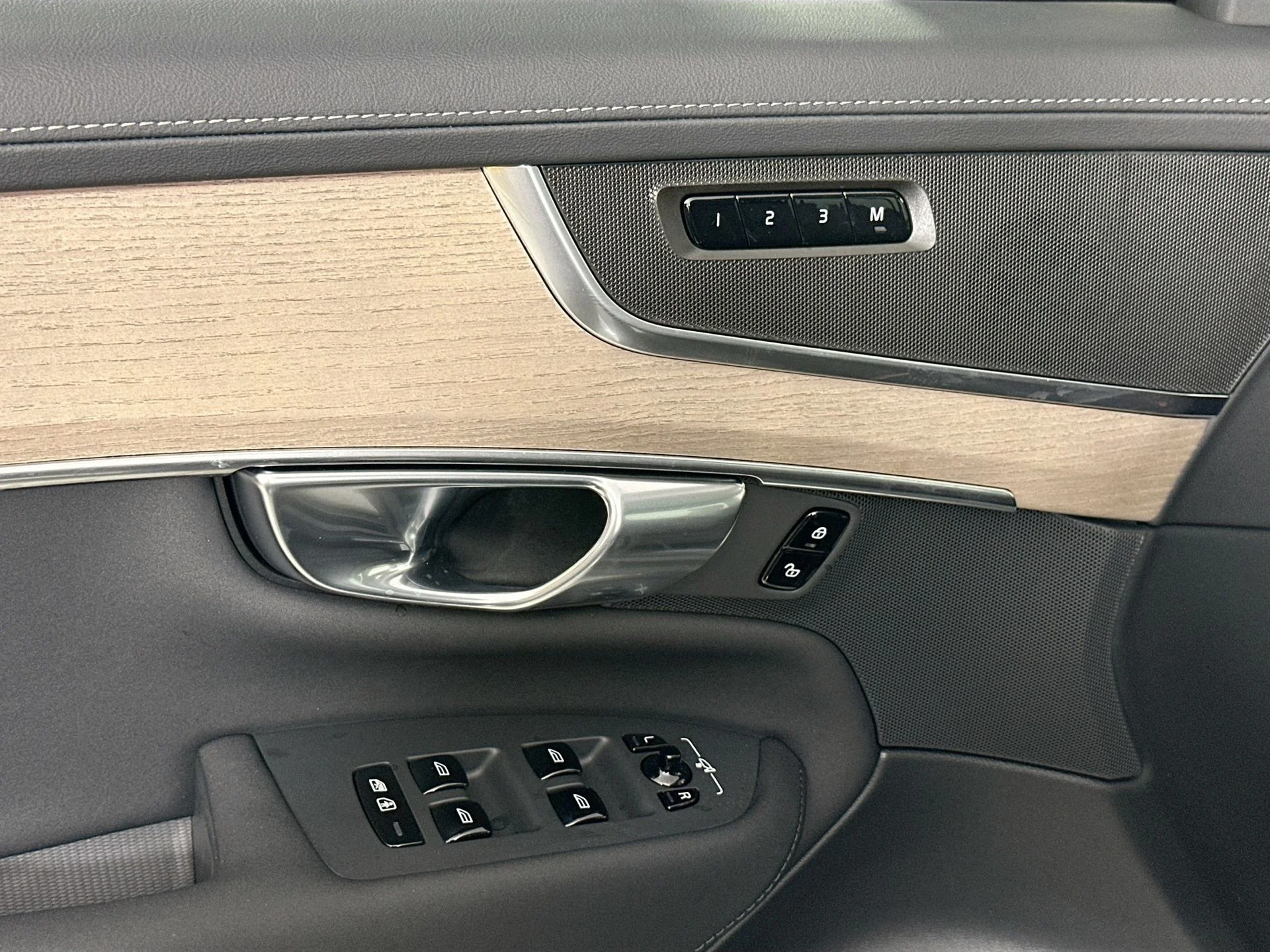 2026 Volvo XC90 Core - Photo 18