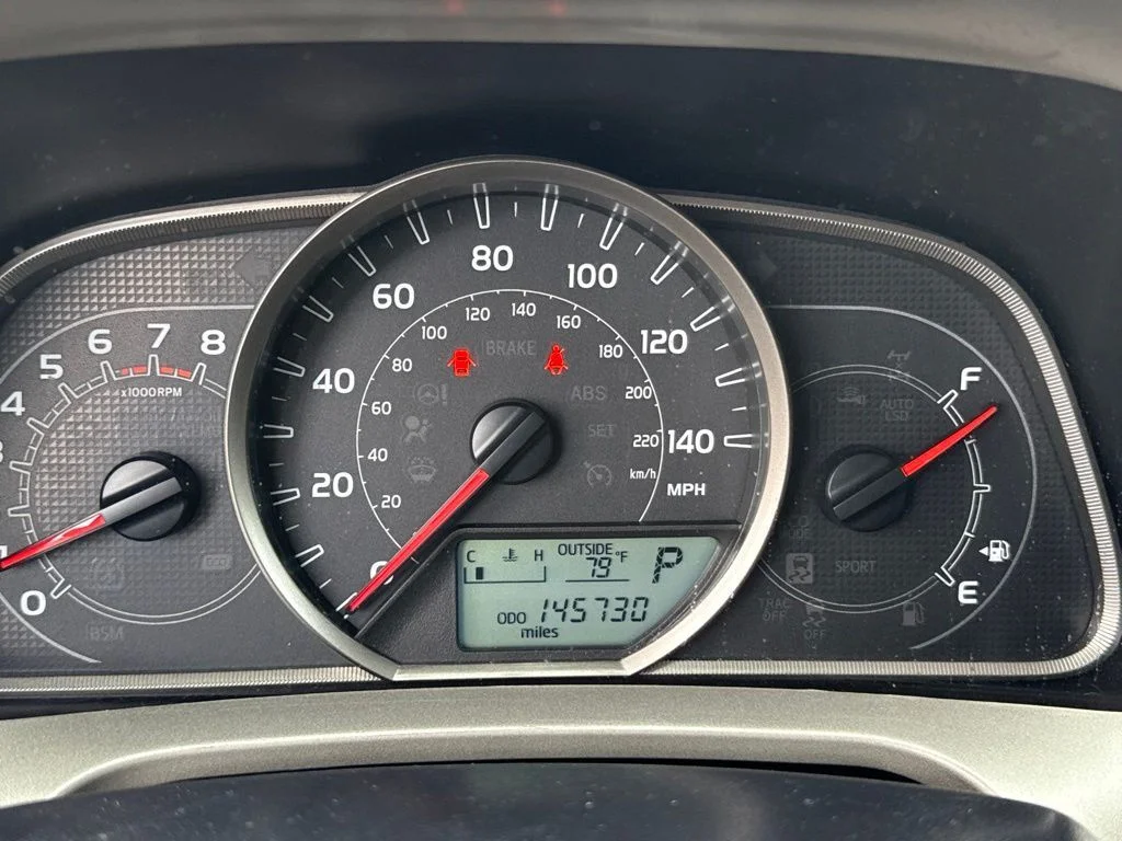 Used 2015 Gray Toyota XLE image 27