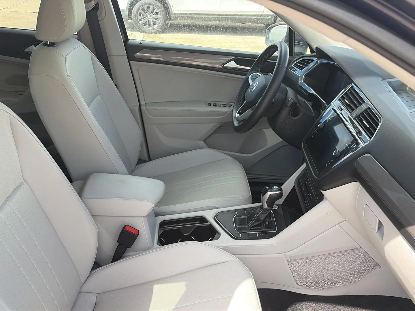 Used 2023 Atlantic Blue Metallic Volkswagen SE image 2