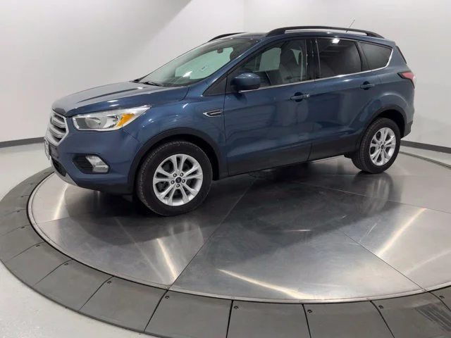 Used 2018 Blue Ford SE image 1