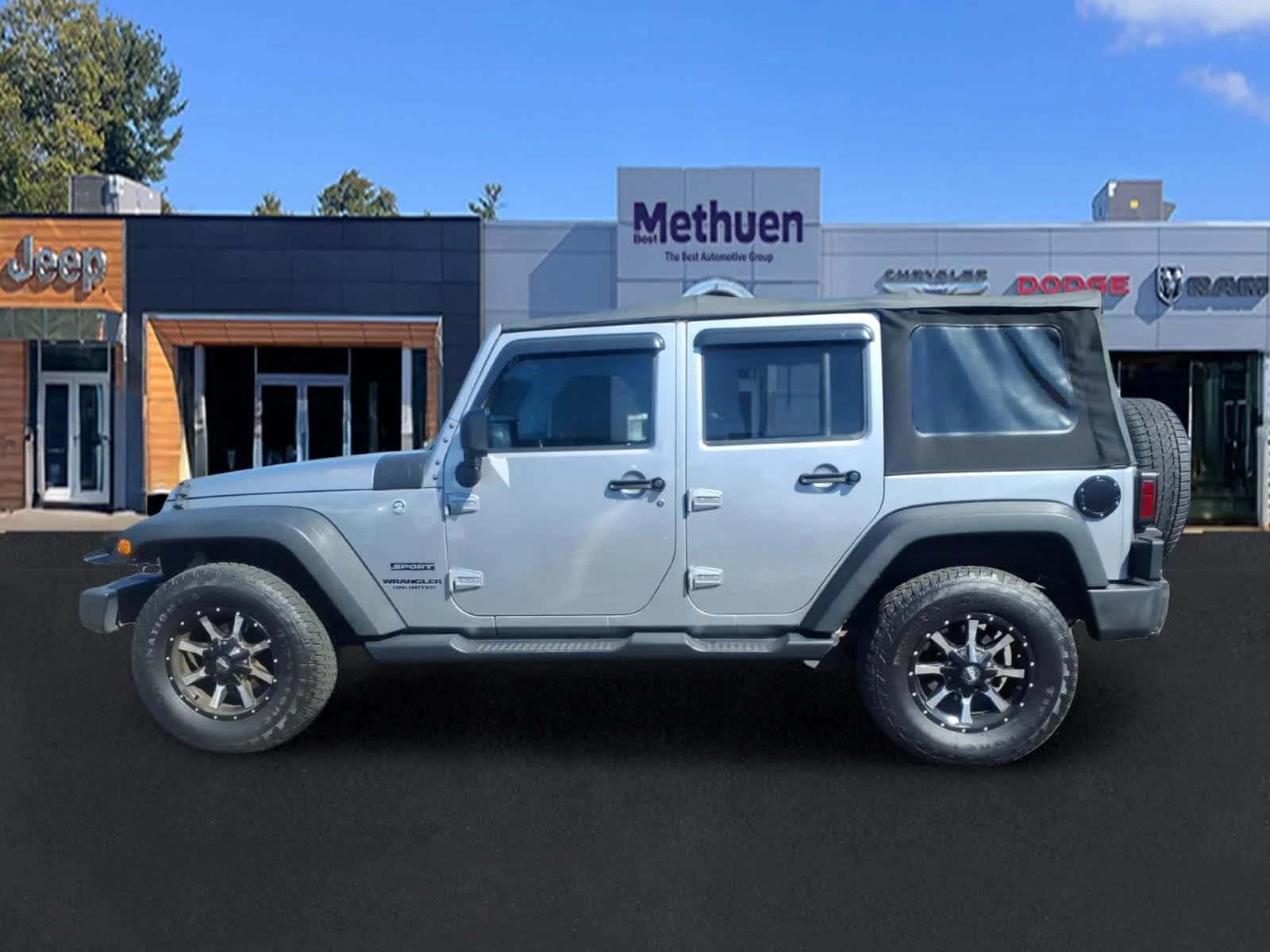 Used 2016 Billet Silver Metallic Clearcoat Jeep Sport image 6