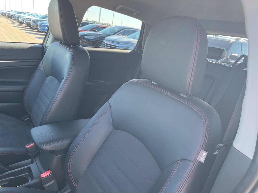 Used 2025 Silver Mitsubishi  image 12