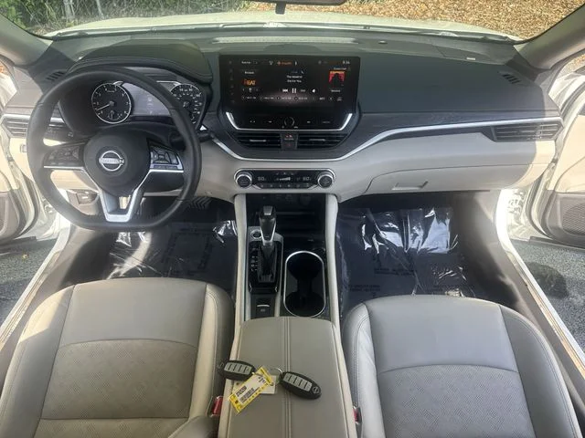 Used 2025 White Nissan 2.5 SL image 9