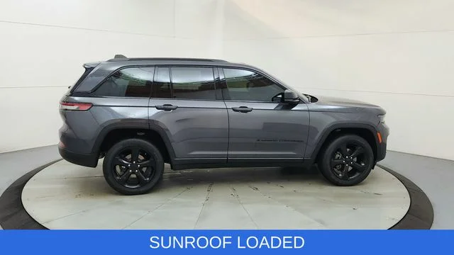 Used 2024 Gray Jeep Altitude X image 11