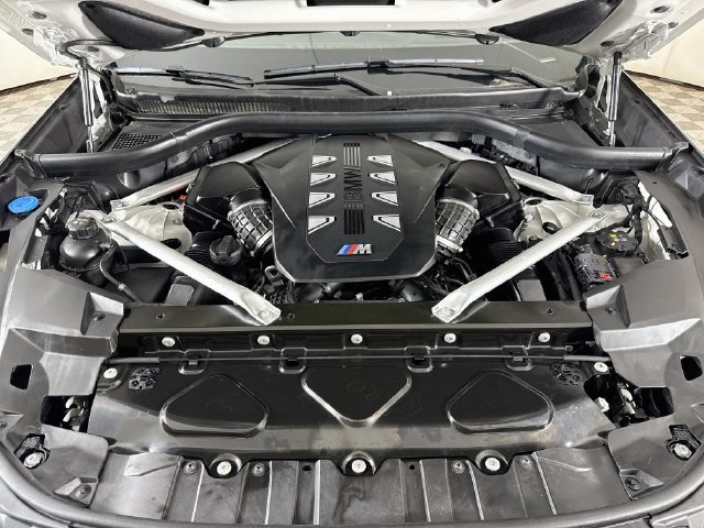 Used 2024 White Metallic BMW M60i image 32