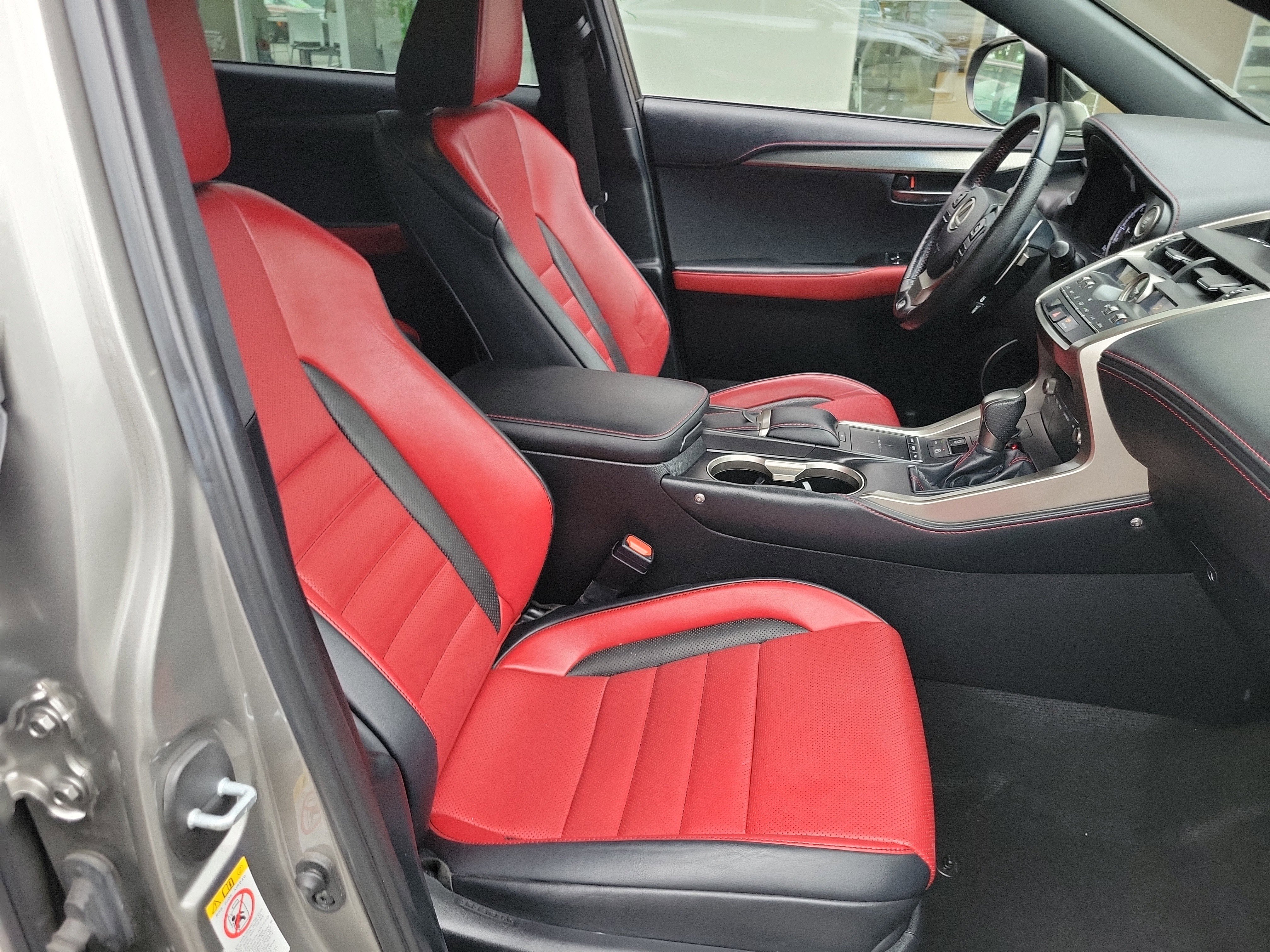 Used 2018 Atomic Silver Lexus  image 23