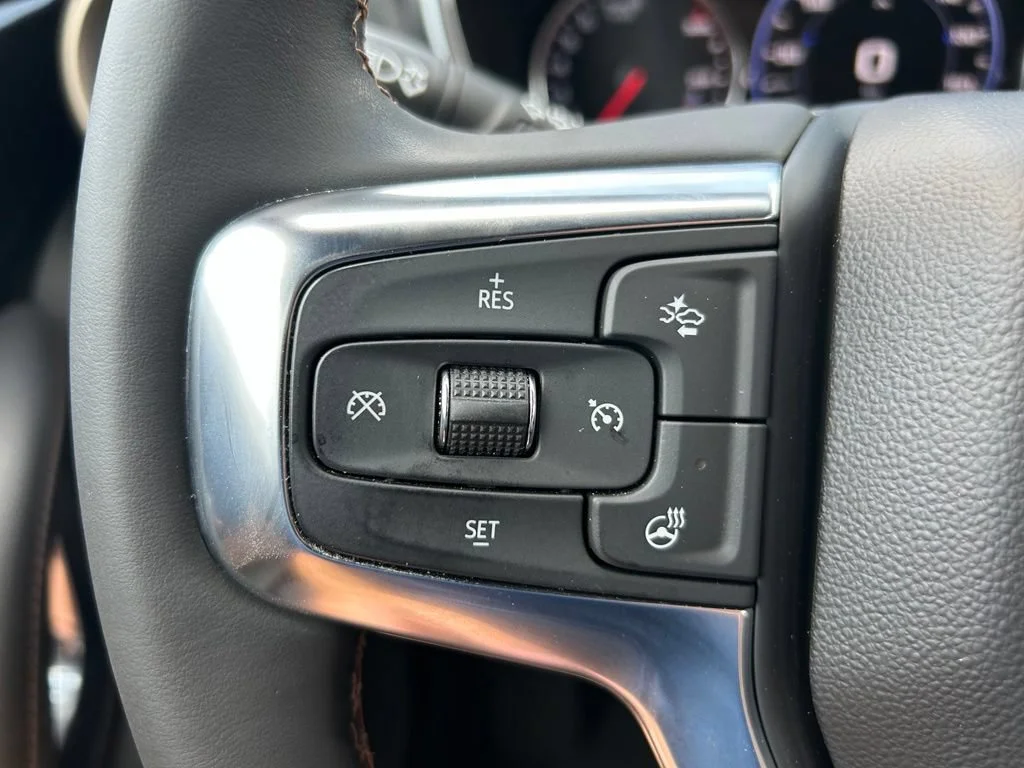 Used 2024 Iridescent Pearl Tricoat Chevrolet Premier image 19