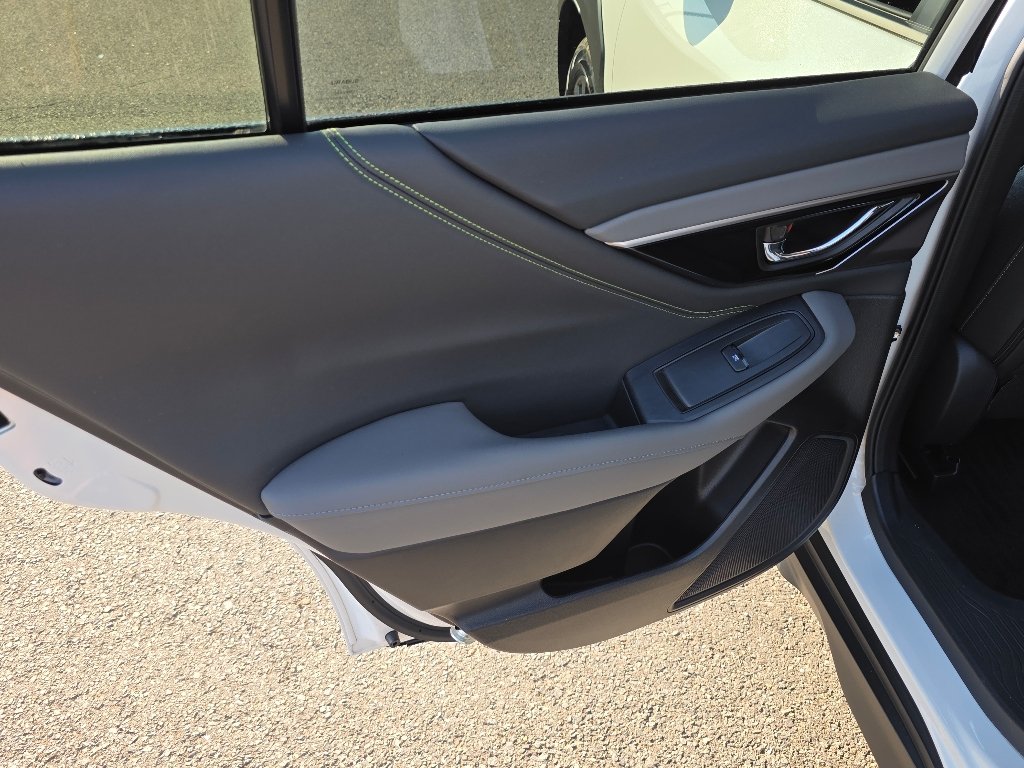 Used 2025 Crystal White Pearl Subaru Onyx Edition image 30