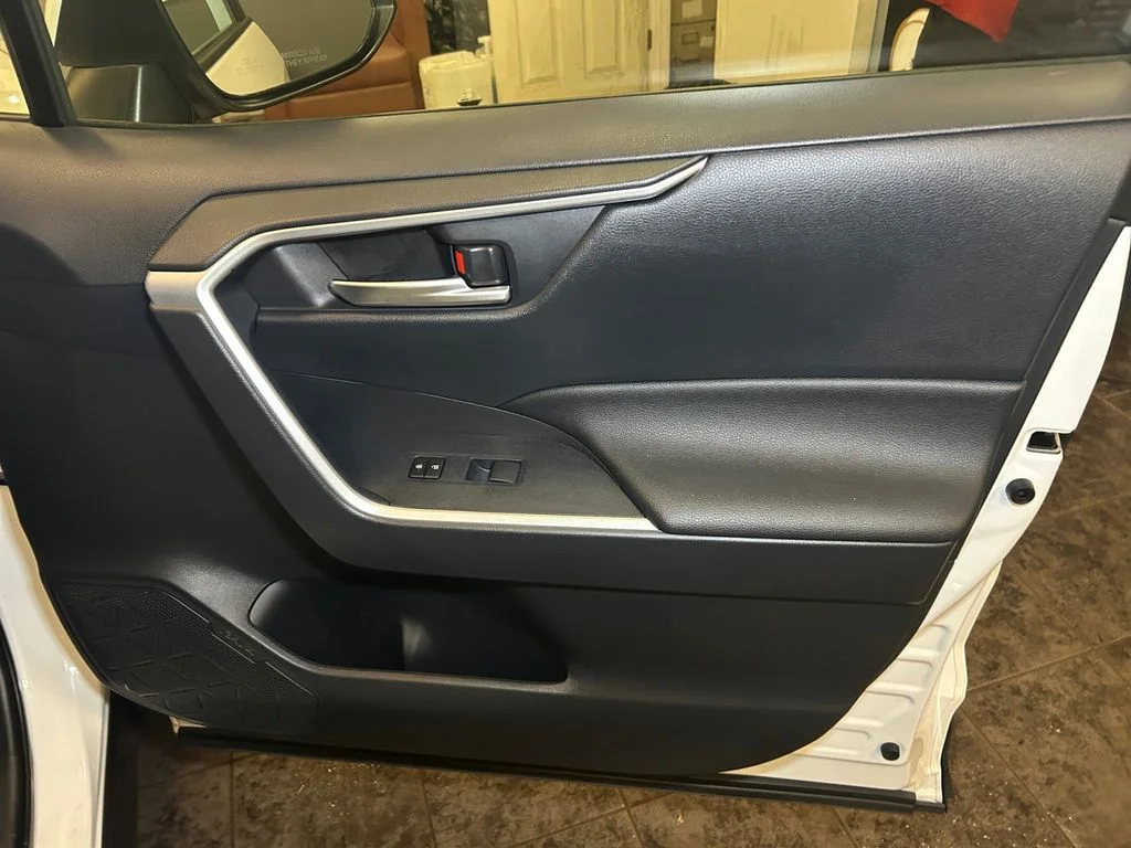 Used 2020 Super White Toyota XLE image 17