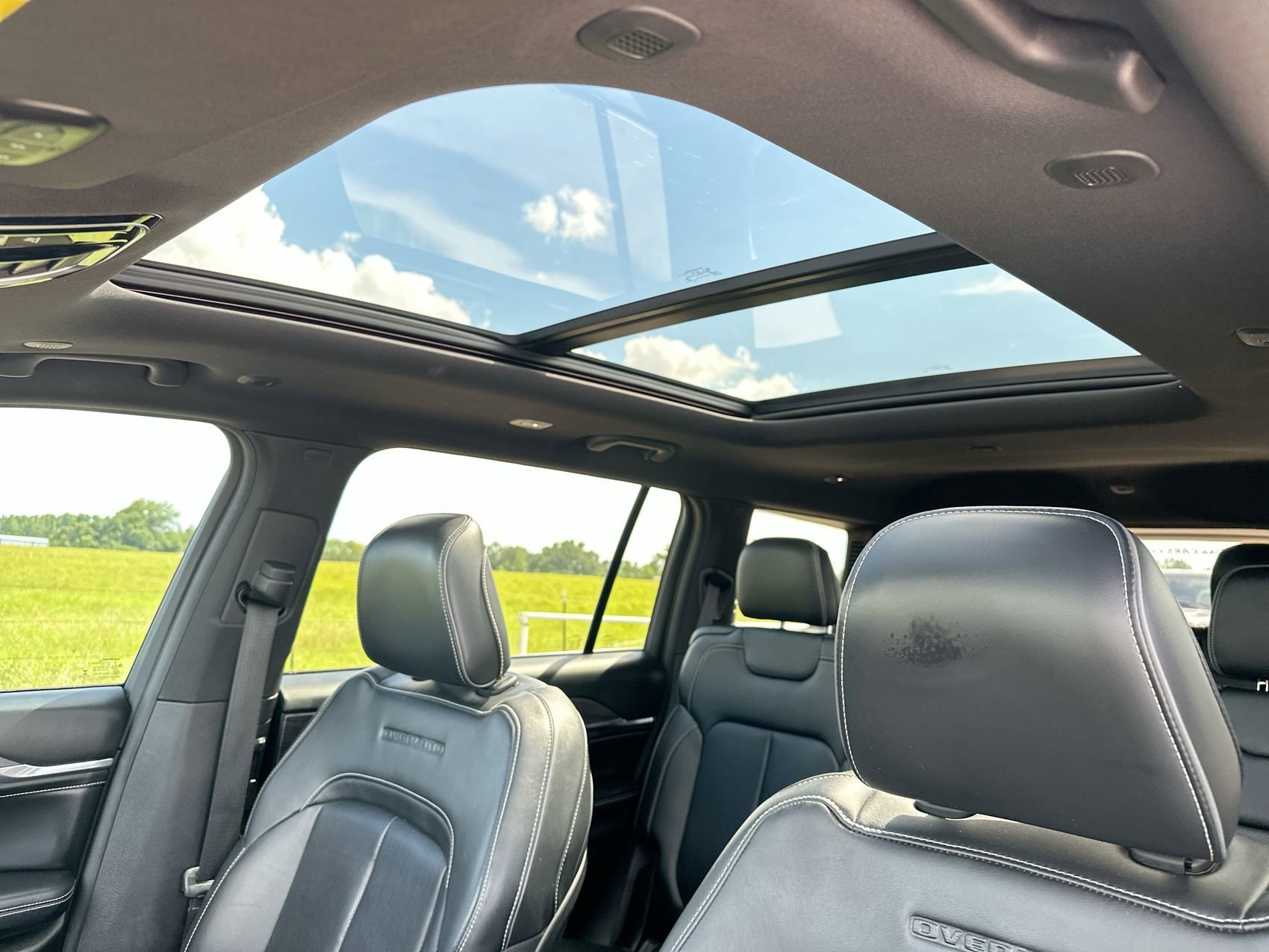 Used 2022 Ember Pearlcoat Jeep Overland image 23