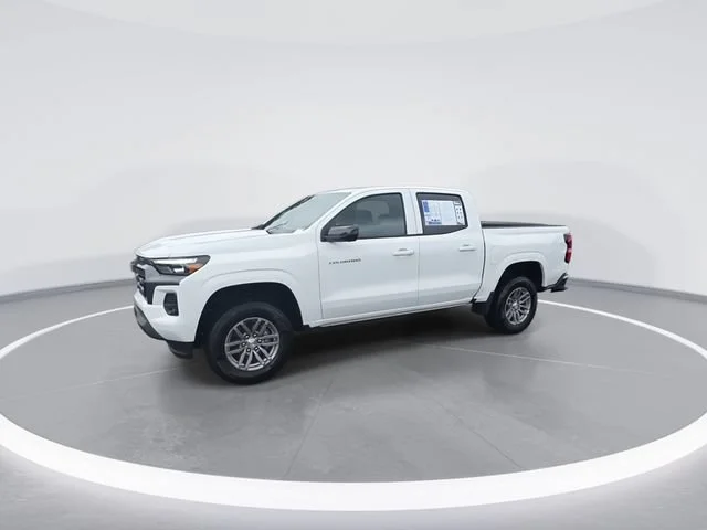 Used 2026 Summit White Chevrolet LT image 4