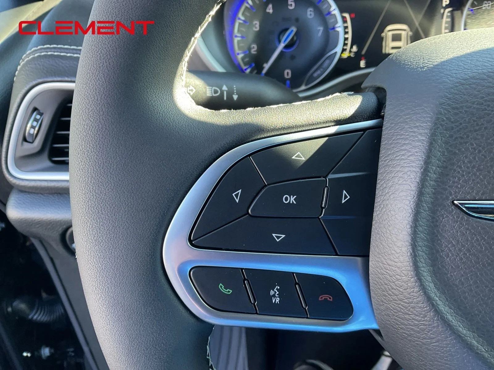 New 2026 Diamond Black Crystal Pearl-Coat Exterior Paint Chrysler Select image 9