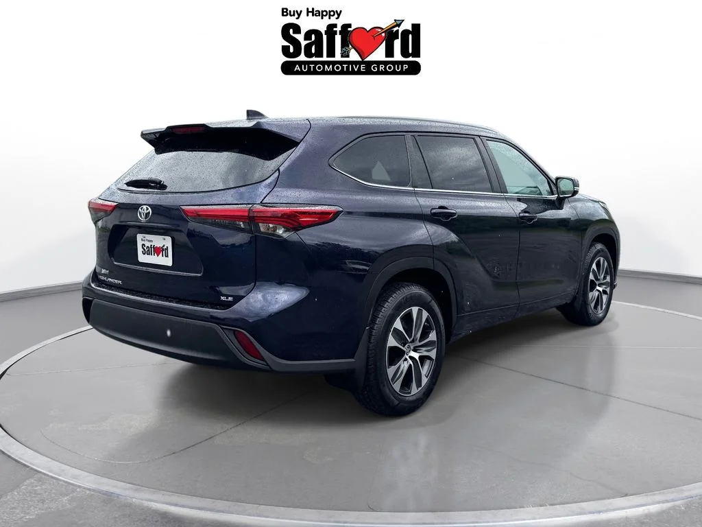 Used 2023  Toyota XLE image 9
