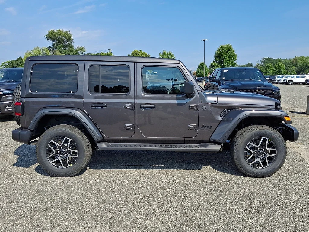 New 2027 Granite Crystal Metallic Clearcoat Jeep Sahara image 9