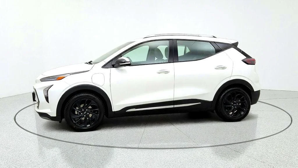 Used 2022 Summit White Chevrolet FWD Premier w/ Sun & Sound & Super Cruise Packages image 8