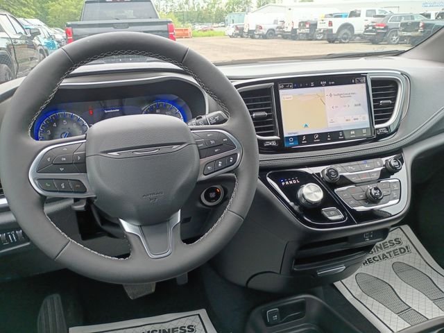 Used 2027 White Chrysler Select image 10