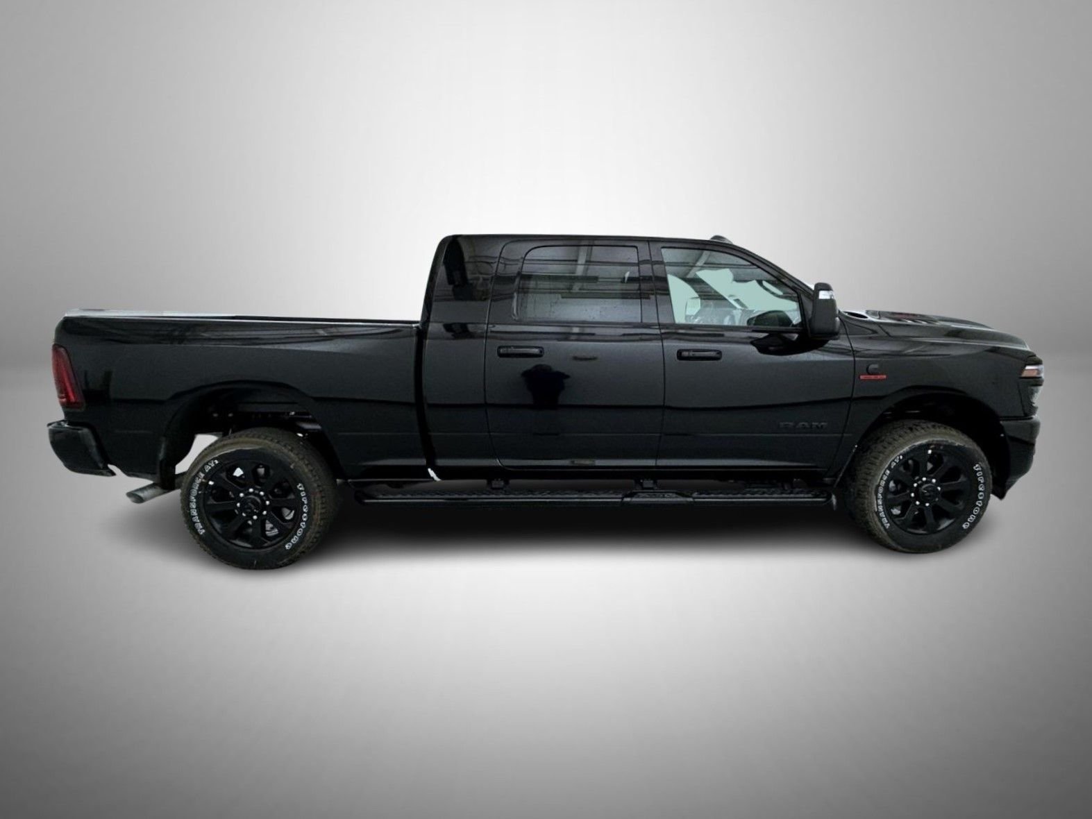 New 2026 Diamond Black Crystal Pearl-Coat Exterior Paint RAM Laramie image 4