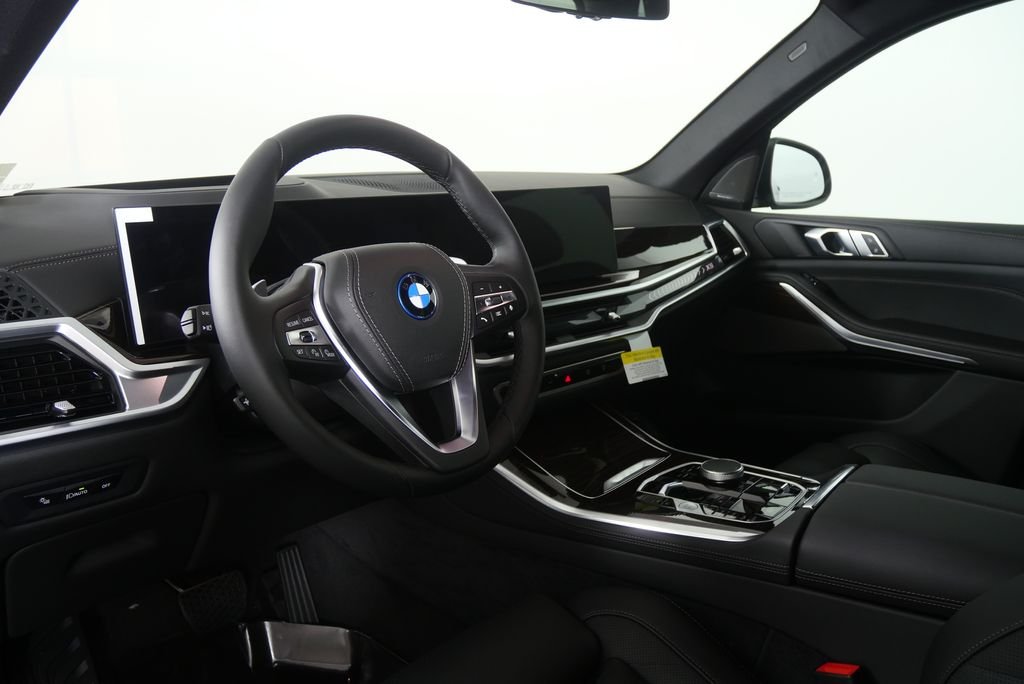 New 2026 Manhattan Green Metallic BMW xDrive50e image 12