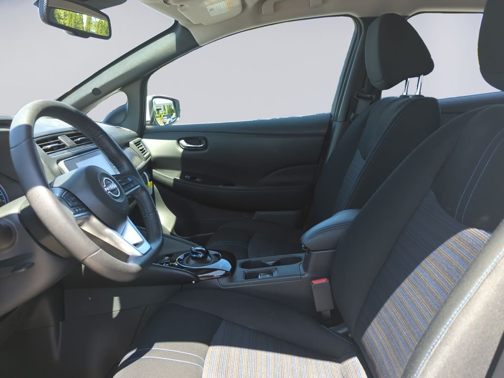 Used 2024 White Nissan SV Plus image 17