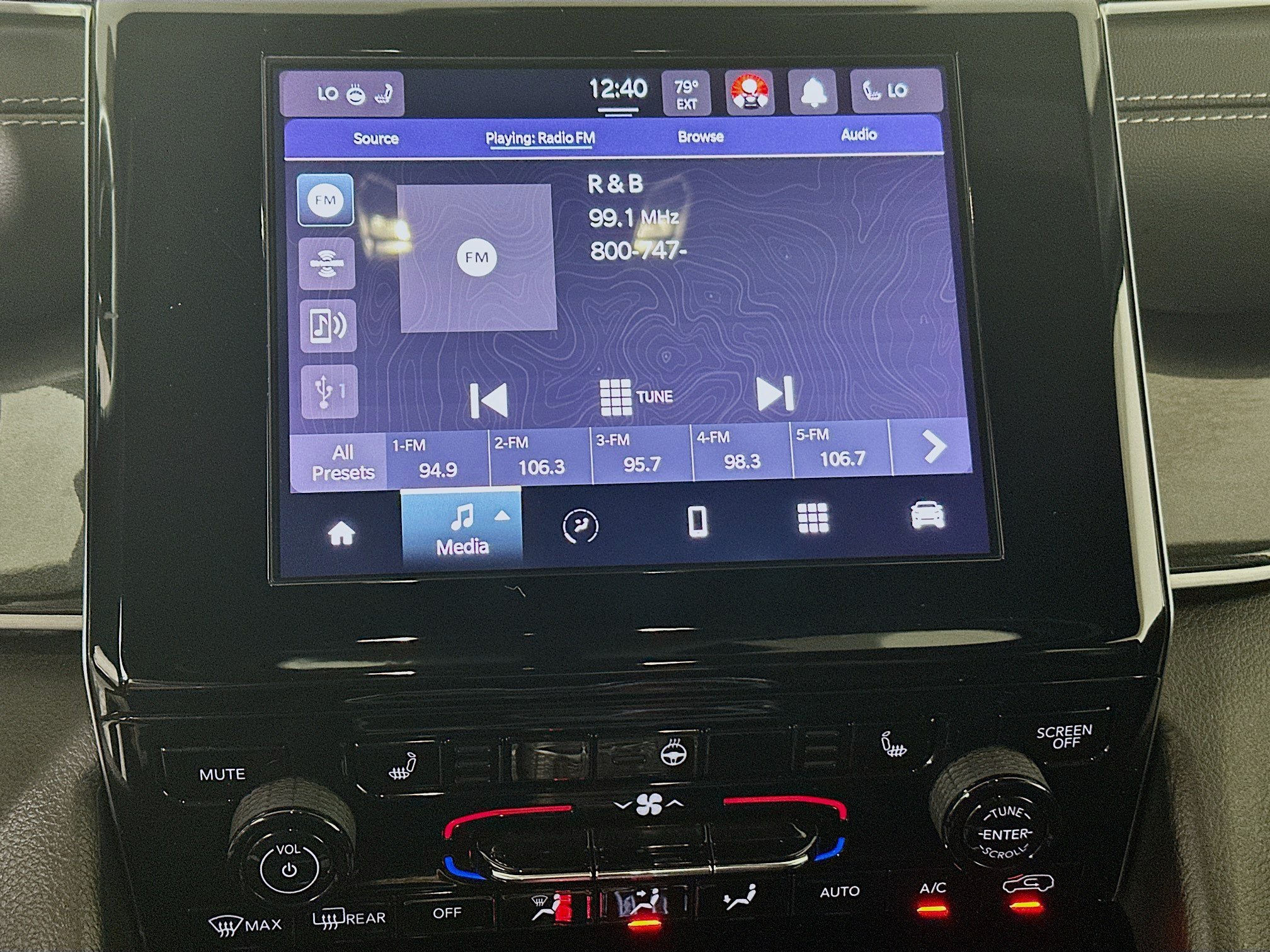 Used 2023 Diamond Black Crystal Pearlcoat Jeep Altitude image 24