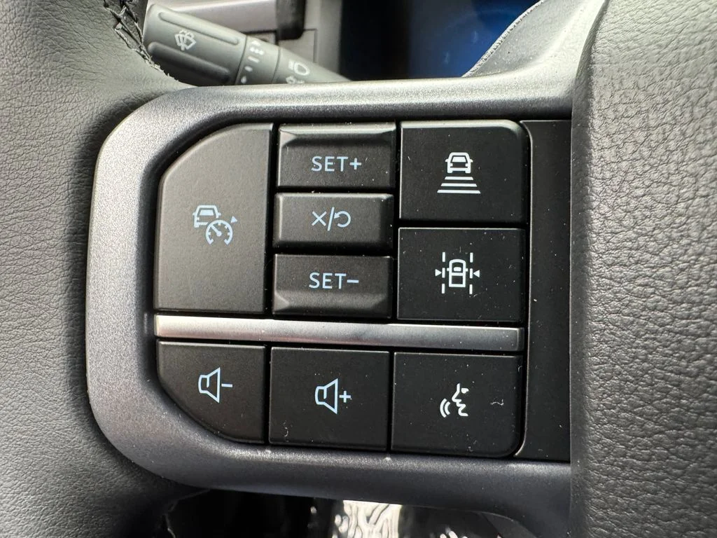New 2026 Oxford White Ford XLT image 15