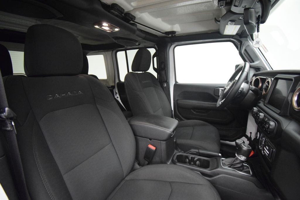 Used 2023 White Jeep Sahara image 12