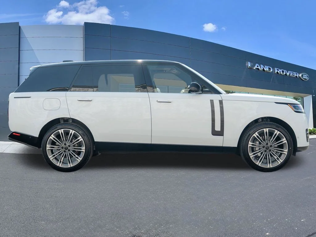 New 2026 Fuji White Land Rover SE image 8