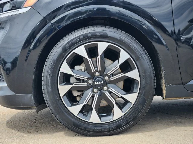 Used 2022 Black Kia EX image 11