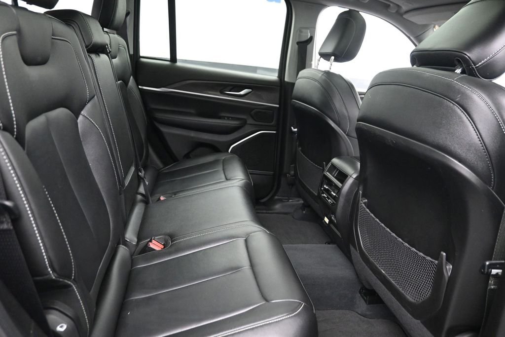Used 2022 White Jeep 4xe image 10